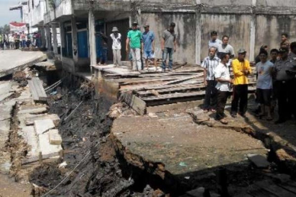 Dua Rumah Di Inhil Rusak Akibat Longsor