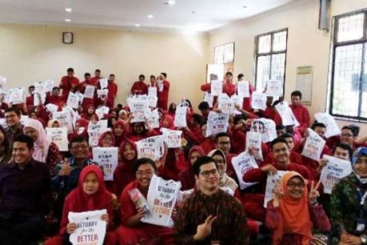 Dukung Program OJK, Axa Mandiri Motivasi Siswa Cendana Kuliah Aktuaria