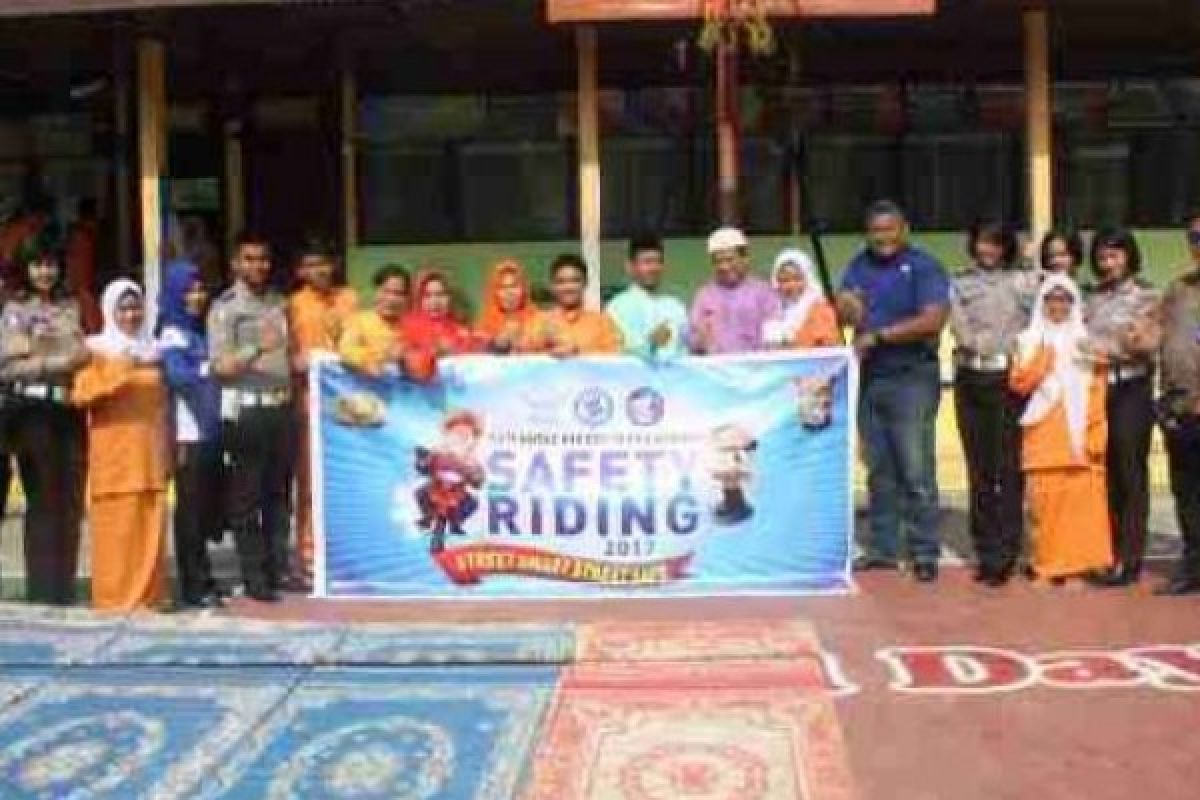 Kecelakaan Remaja Tinggi, Satlantas Pekanbaru Sosialisasikan Safety Riding ke SMA