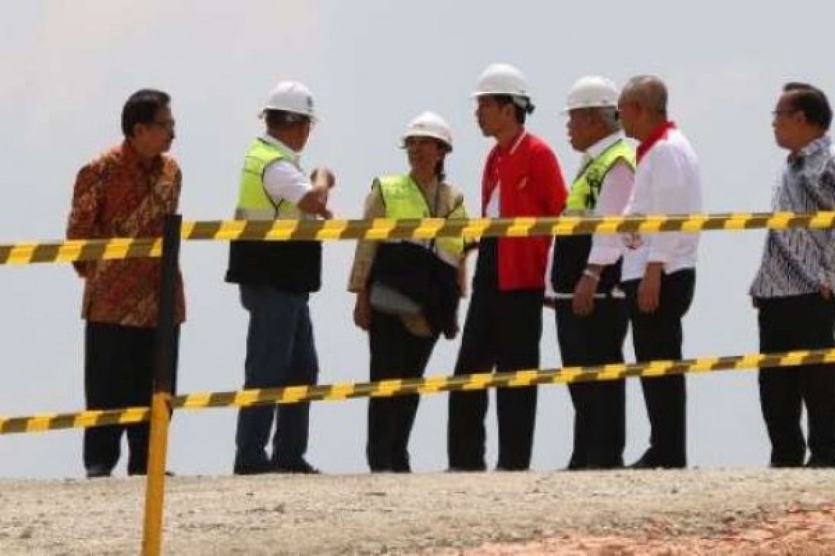 Presiden Jokowi Sempatkan Tinjau Pembangunan Tol Pekanbaru-Dumai