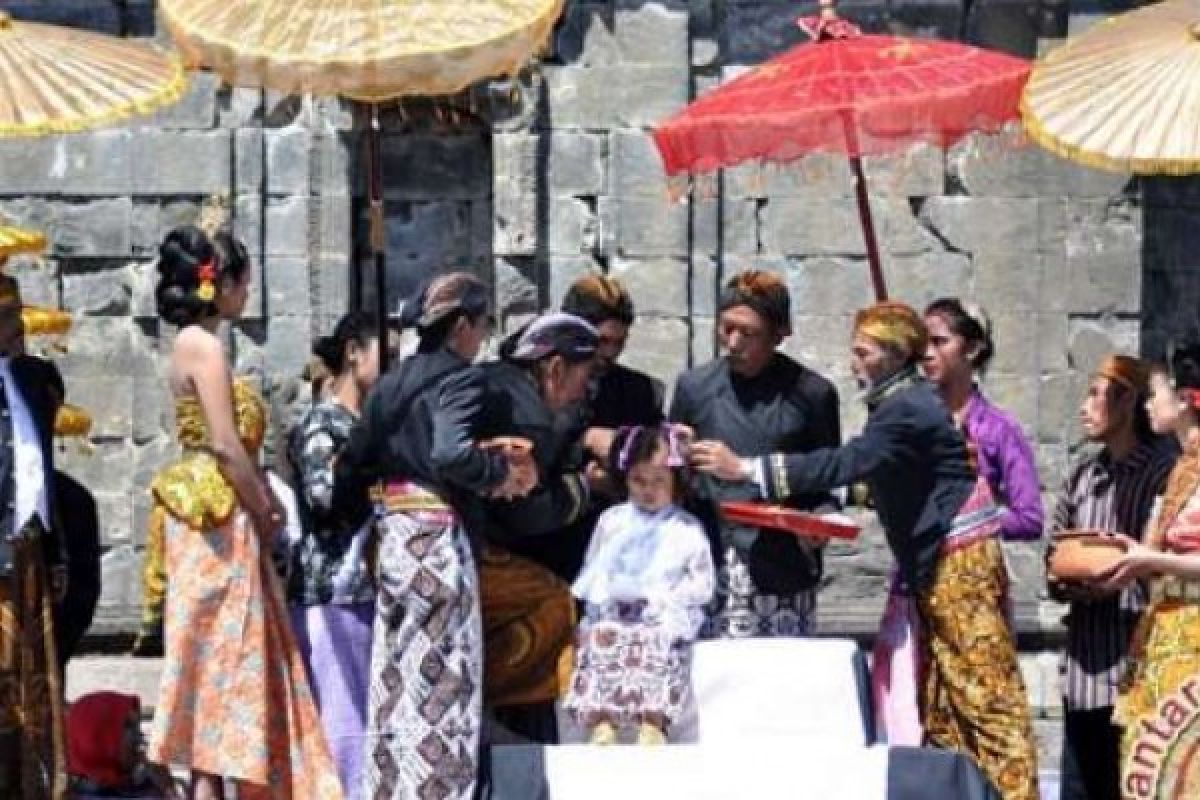 Sembilan Anak Berambut Gimbal Diruwat Pada Festival Budaya Dieng 