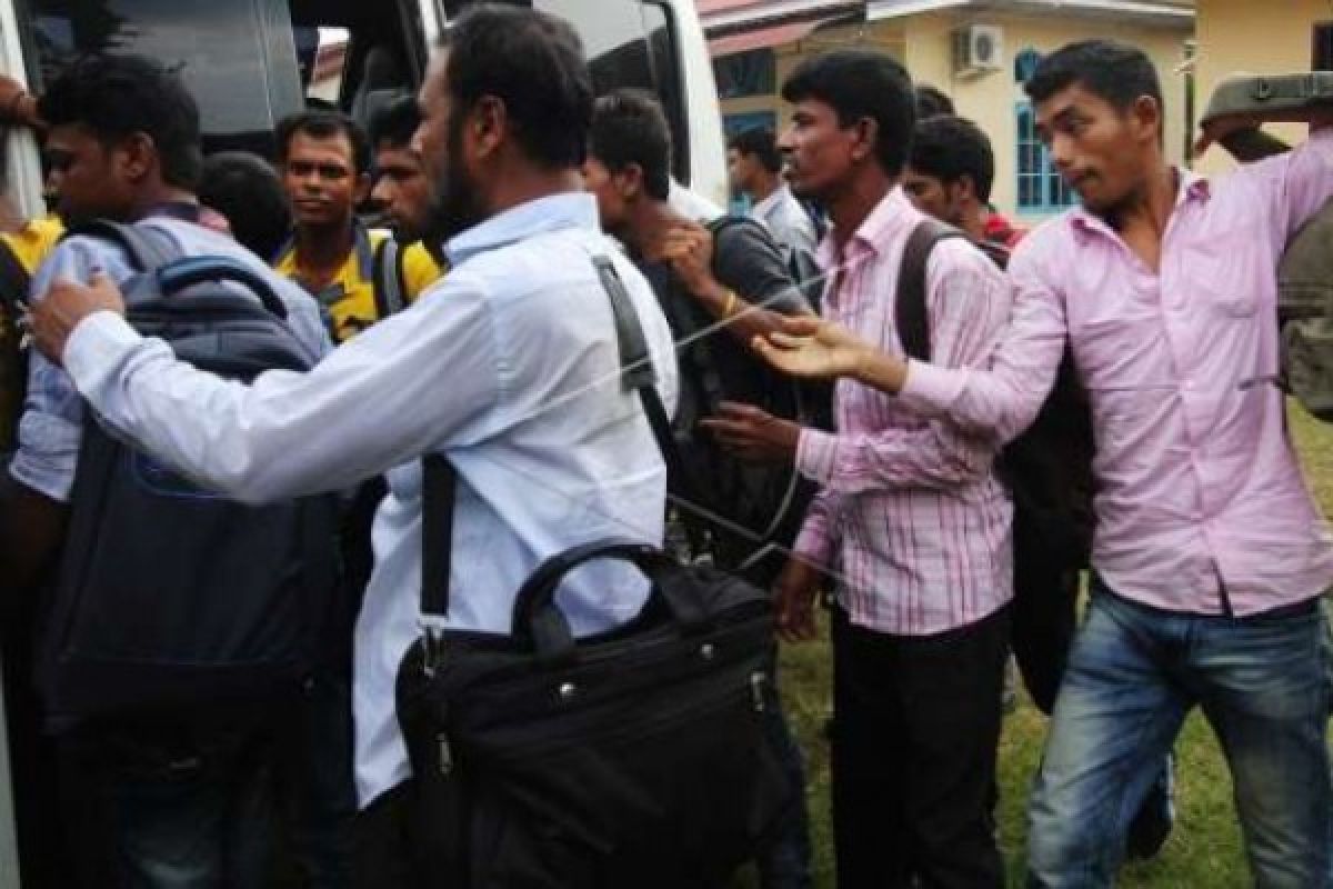 Tumpangi Minibus, 47 Warga Bangladesh Diamankan Polres Dumai