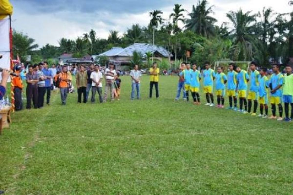 Wakil Bupati Kampar Buka Final Turnamen Sepak Pemuda Cup 