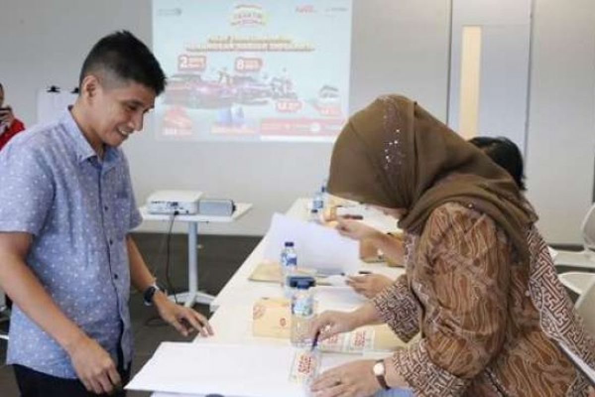 Warga Makassar Raih Hadiah Utama Undian Traktir Nasional Telkomsel 