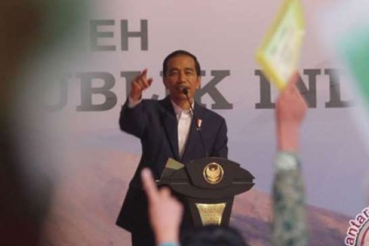  Presiden Hadiri Simposium MK di Surakarta