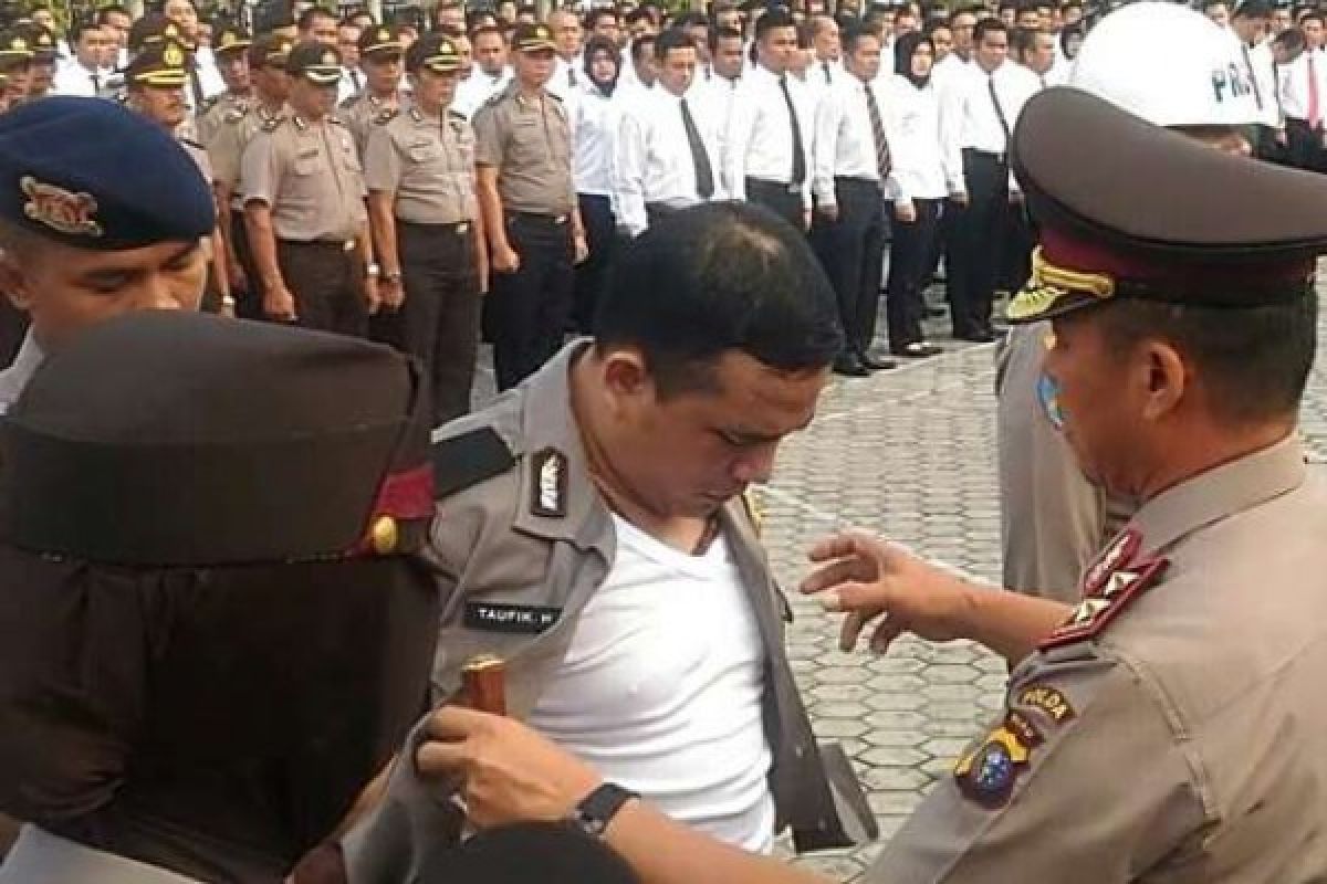 11 Polisi Riau Diberhentikan Tidak Hormat, Kapolda: Buat Malu Institusi