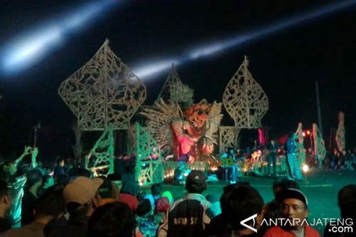 Gergeran "Mari Goblok Bareng" Festival Lima Gunung