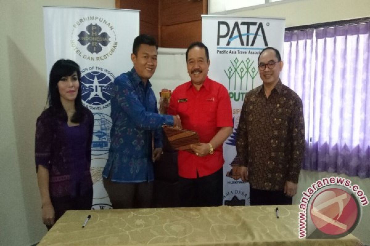 PHRI Bali Serahkan Sertifikat Manajemen Keamanan Hotel