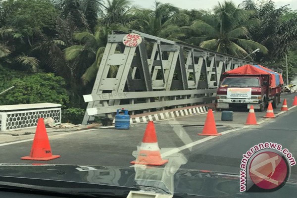 Masyarakat Waykanan bentuk posko truk batu bara