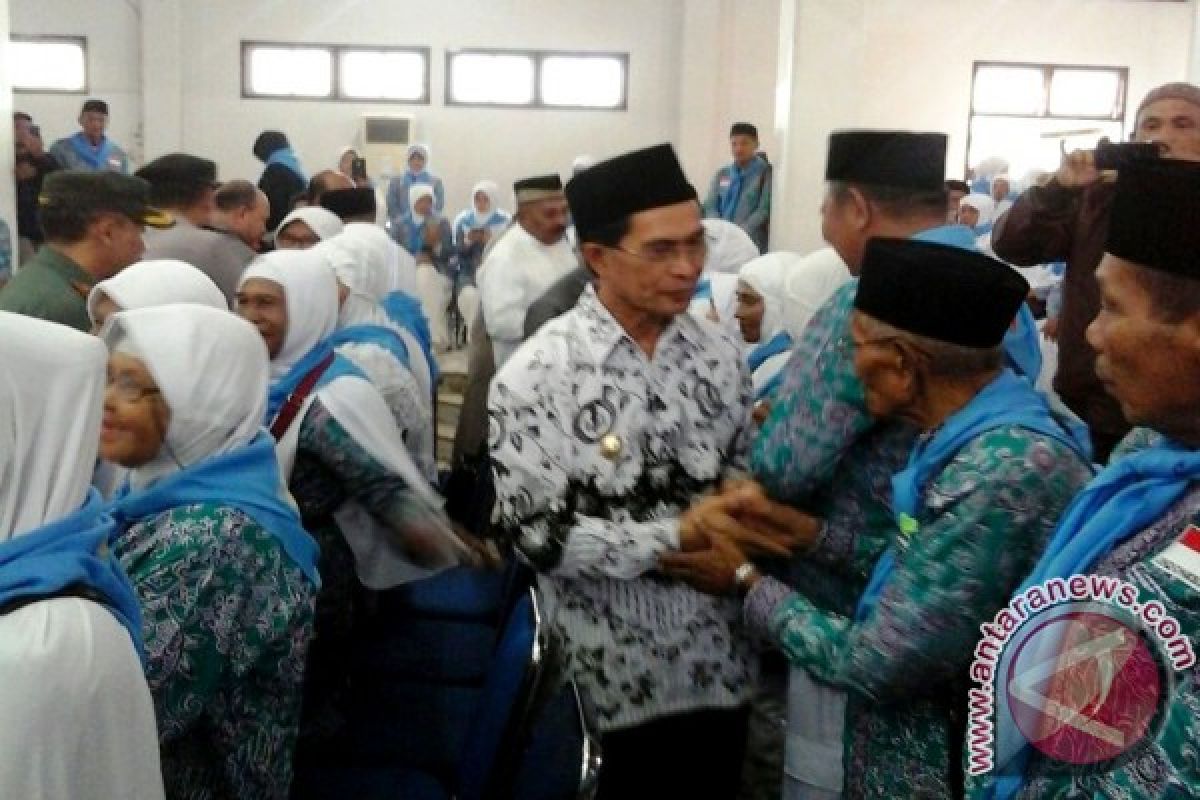 Wawali Ambon Lepas 336 Jamaah Calon Haji