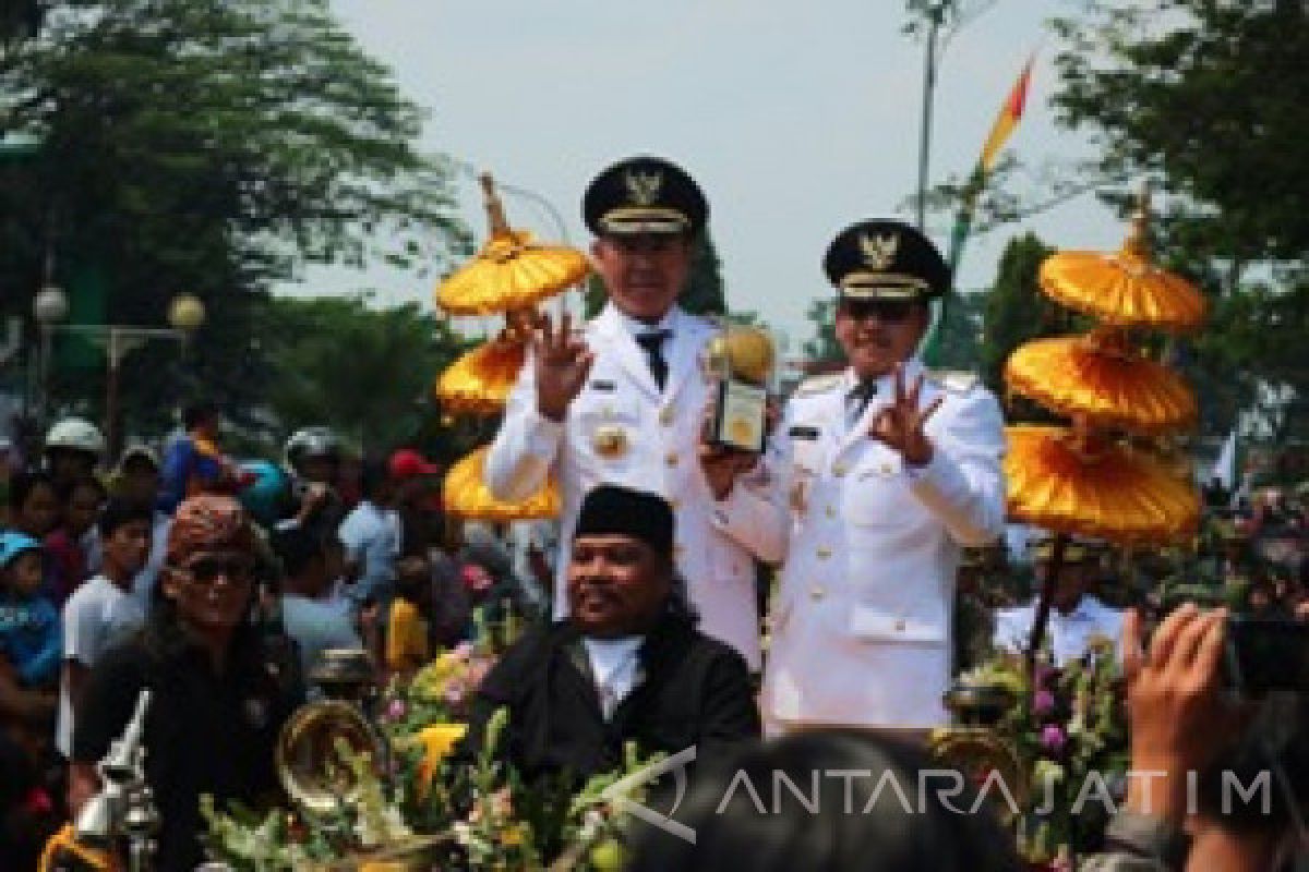 Musik Patrol Iringi Kirab Adipura Kencana Keliling Kota Malang