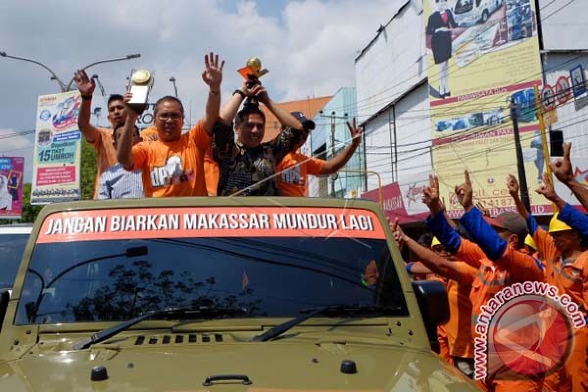 Piala Adipura Diarak Keliling Makassar