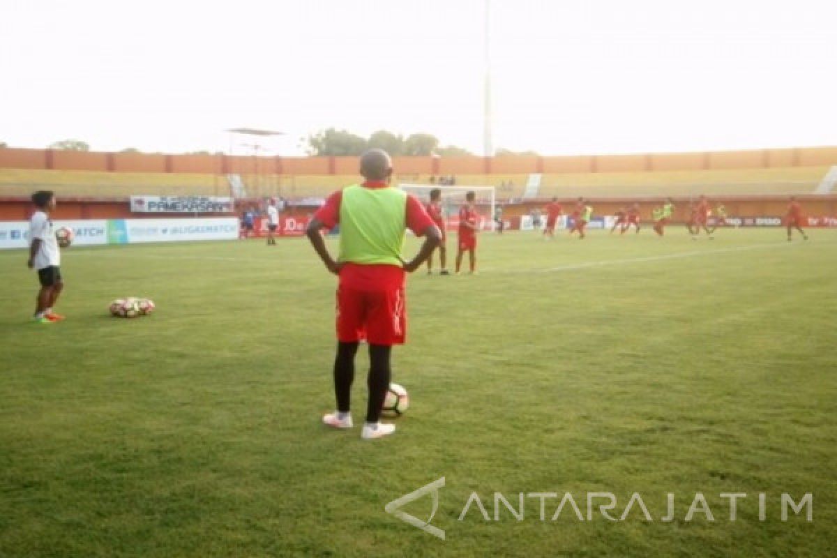 Madura United Jamu Persela Lamongan di Stadion Pamekasan