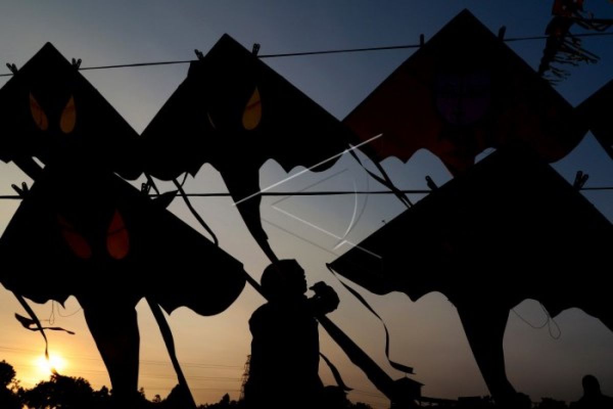 Pemkot Pontianak Ancam Sanksi Tegas Pemain Layang-layang 