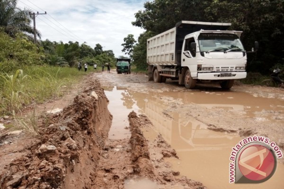 Pemkab Penajam Minta Pemprov Perbaiki Jalan  Petung-Sepaku