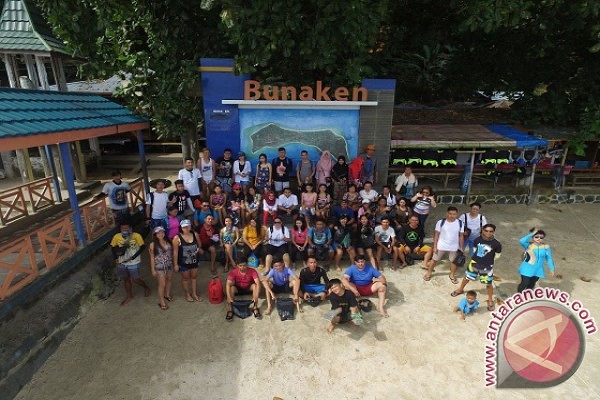 Sea Soldier Manado Bersihkan Sampah Pantai Bunaken-Nain-Siladen