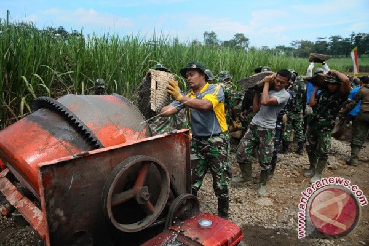 150 personel melaksanakan bhakti TNI di Polman