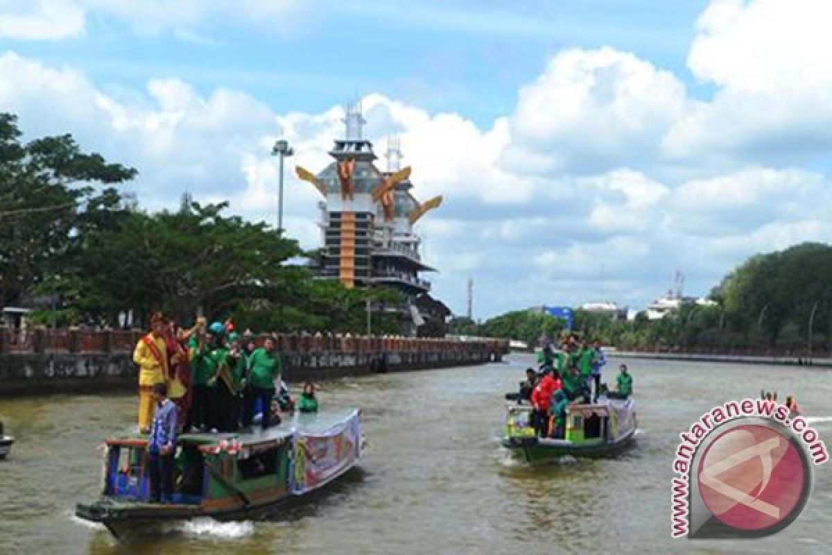 Banjarmasin works out floating market dock