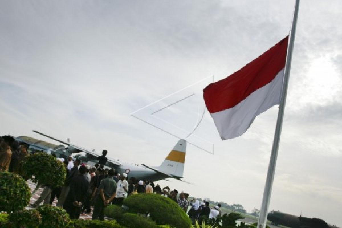 DPD Golkar Singkawang Kibarkan Bendera Setengah Tiang