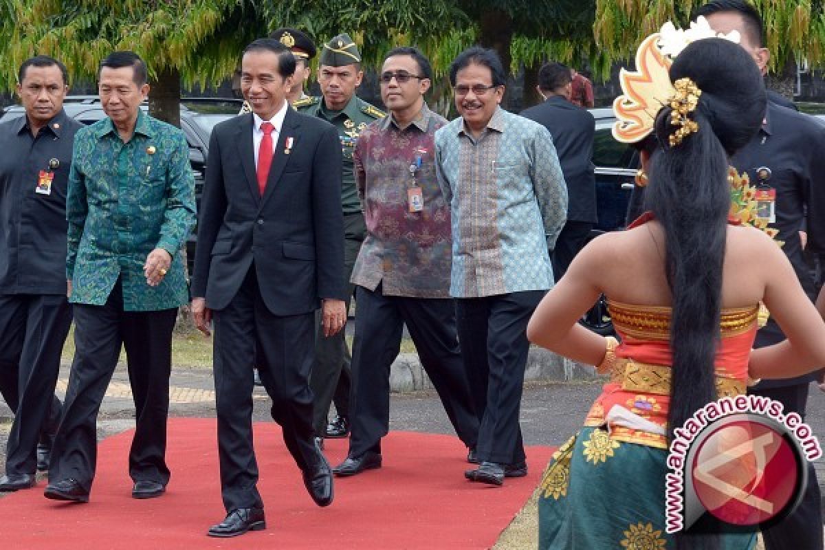 Presiden Serahkan Sertifikat Tanah Kepada Warga Bali