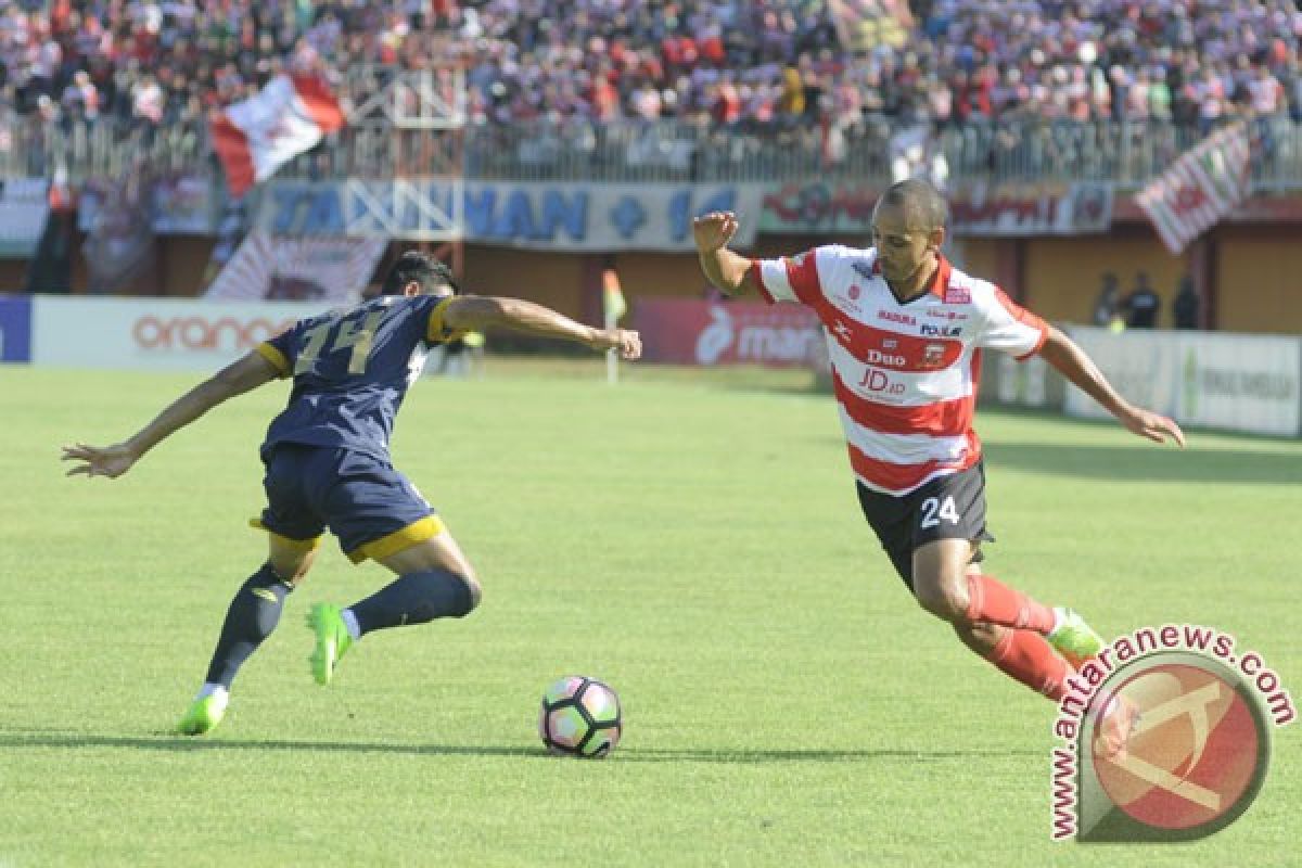 Madura United bawa 18 pemain ke Bogor