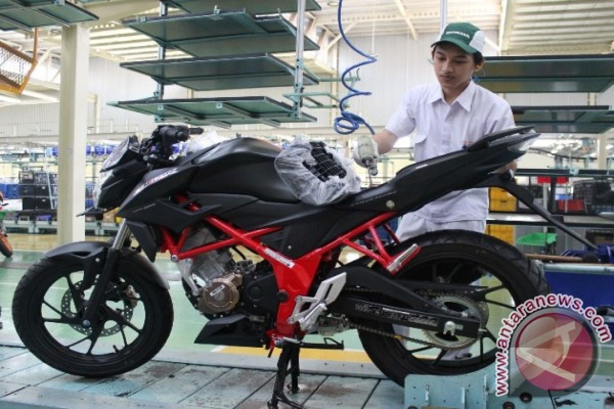 AHM perkenalkan warna baru eksklusif New Honda CB150R StreetFire