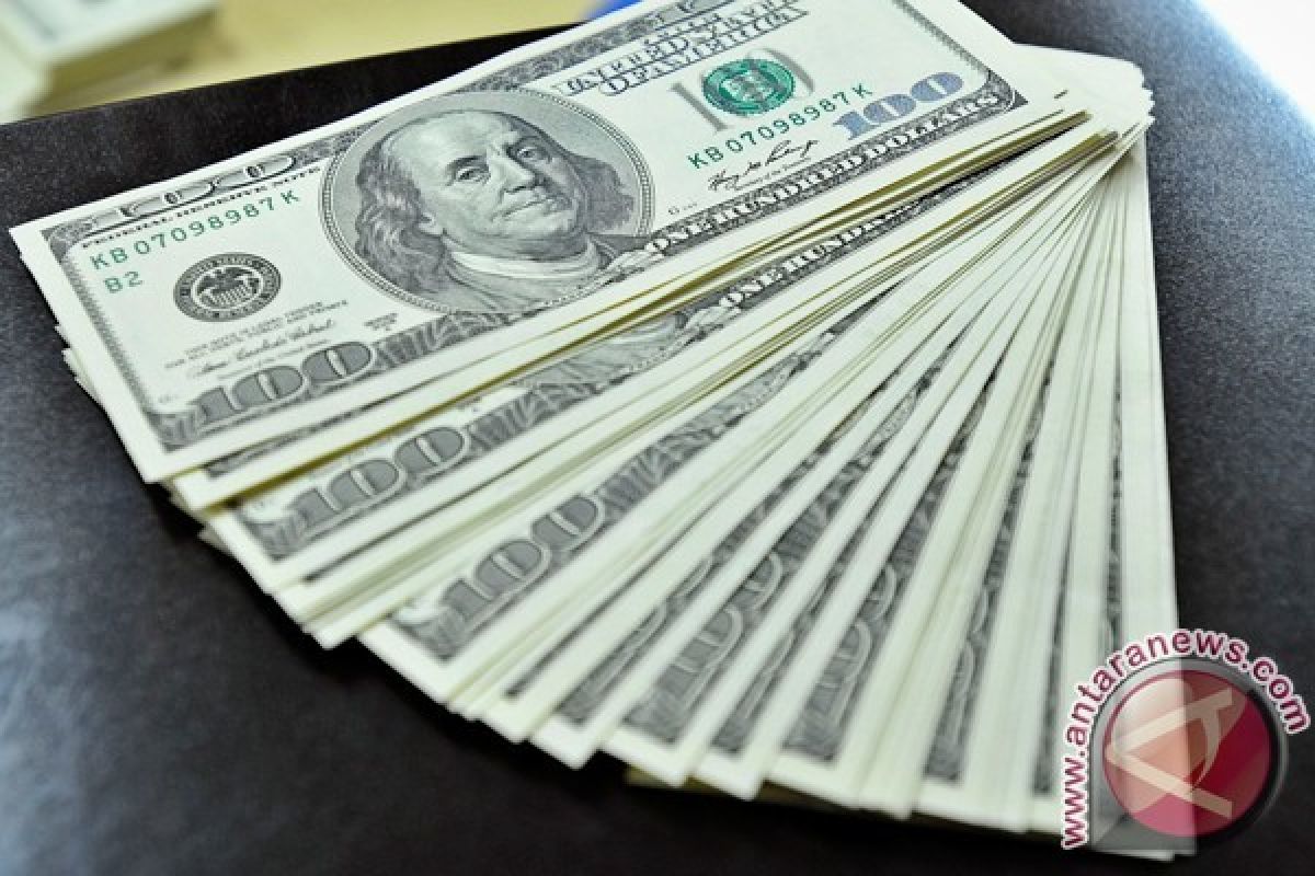 Dolar AS menguat menjelang pengumuman hasil pertemuan Federal Reserve