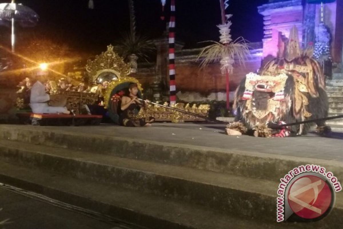 Festival Barong Dibuka di Taman Ayun (Video)