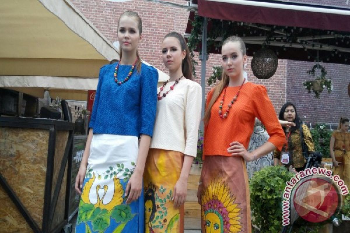 Puluhan model Rusia meriahkan Festival Indonesia di Moskow