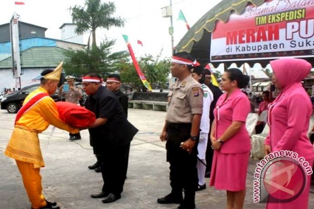 Bupati Sukamara Lepas Tim Ekspedisi "Merah Putih"