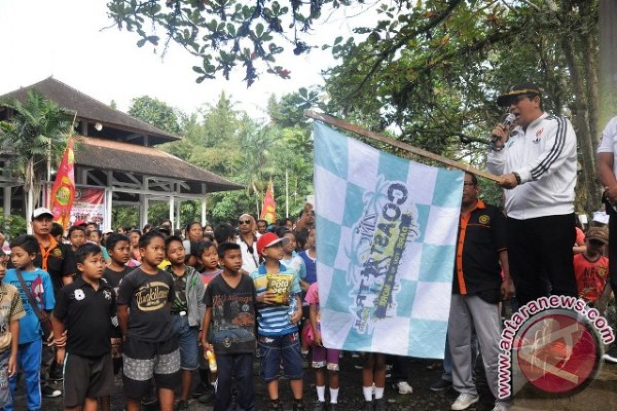 Ribuan Masyarakat Tabanan Ikut Gerak Jalan Santai