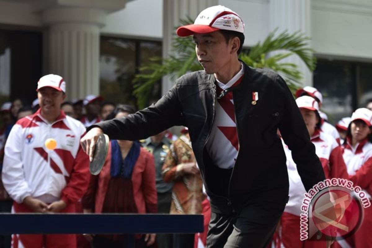 Presiden tanding tenis meja lawan Susy Susanti