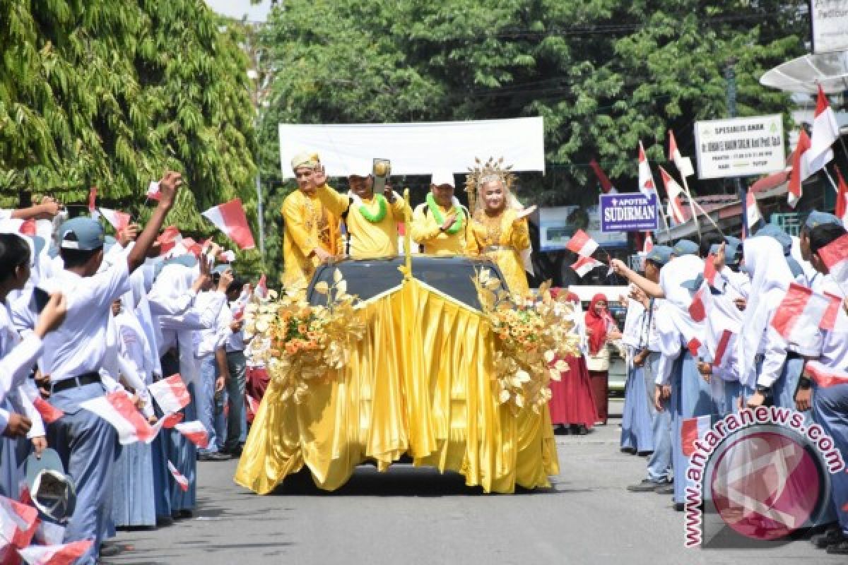 Piala Adipura - Adiwiyata Diarak Keliling Kota Tanjungbalai