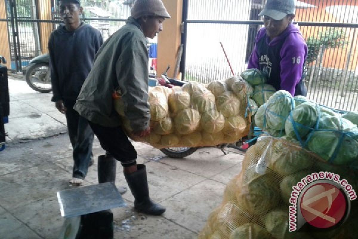 Warga Perbatasan Jualan Sayur Ke Malaysia