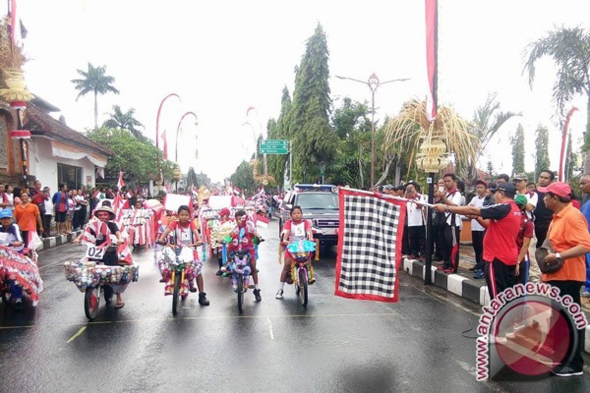 Ratusan Siswa Klungkung Ikuti Lomba Sepeda Hias