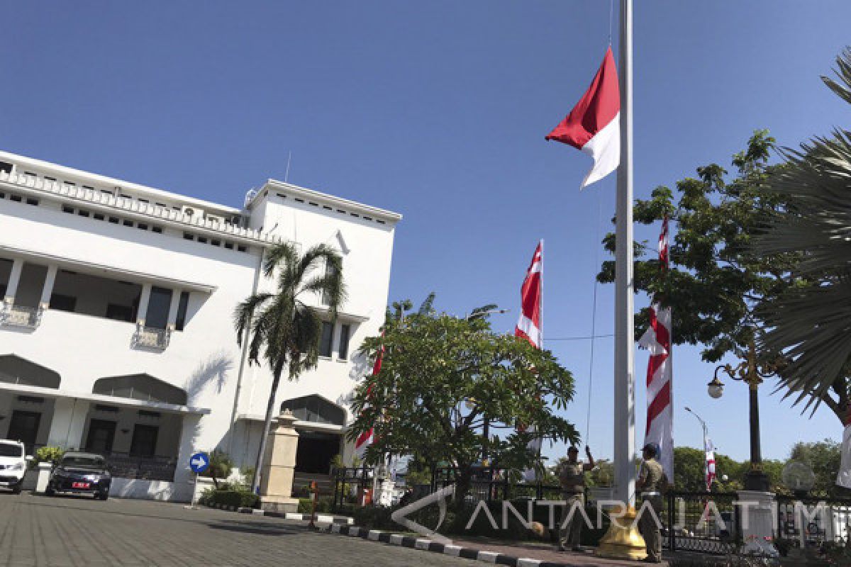 Gubernur Jatim Instruksikan Pengibaran Bendera Setengah Tiang