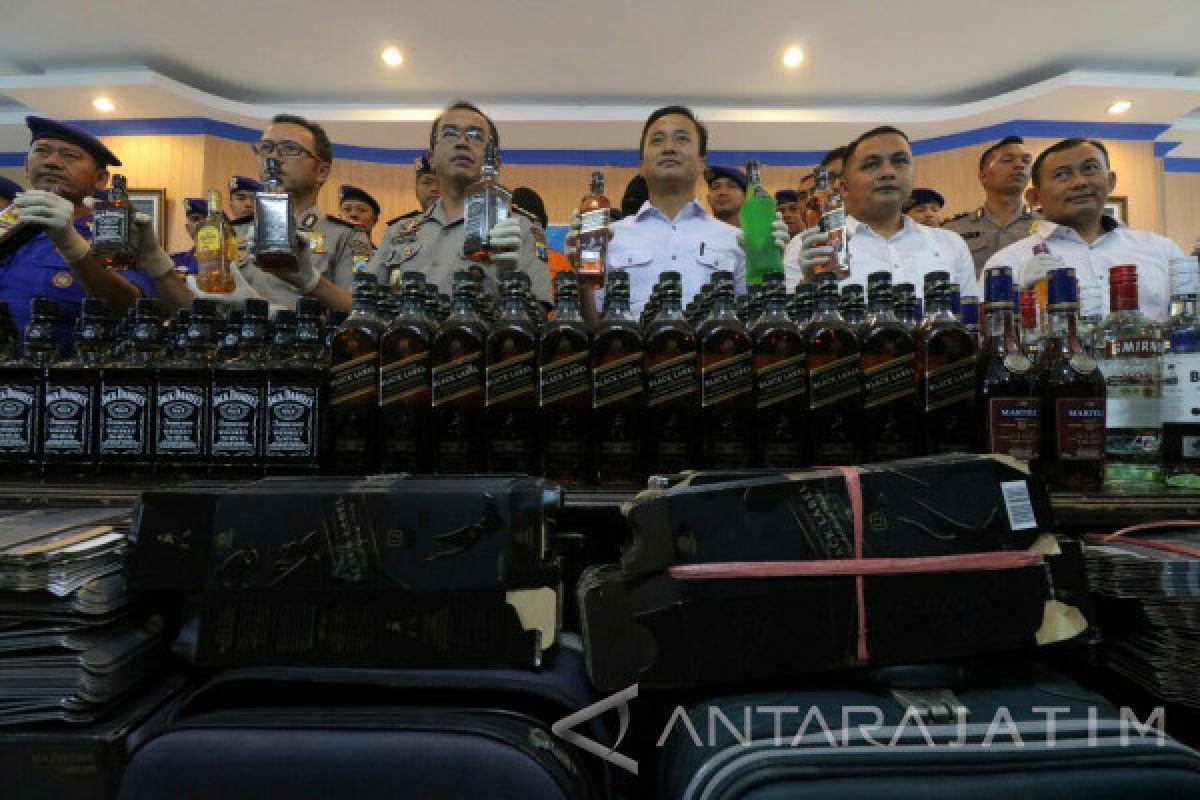 Polisi Ungkap Minuman Keras Impor tanpa Cukai