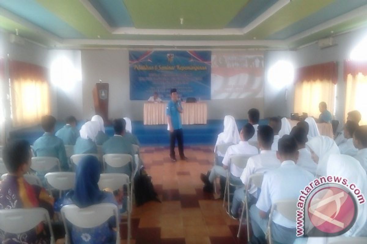 100 Orang Pemuda HSS Ikuti Seminar KNPI
