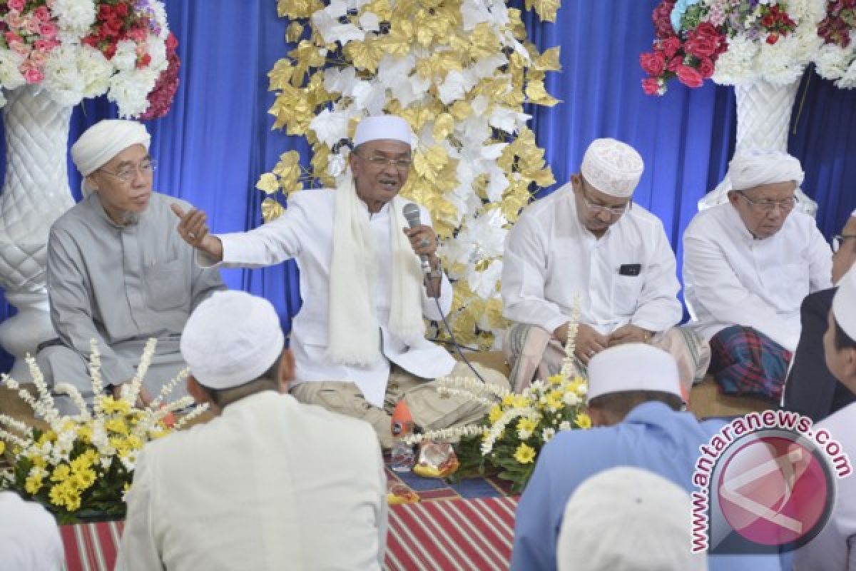 Kirab Bendera Merah Putih Haul Zainal Ilmi