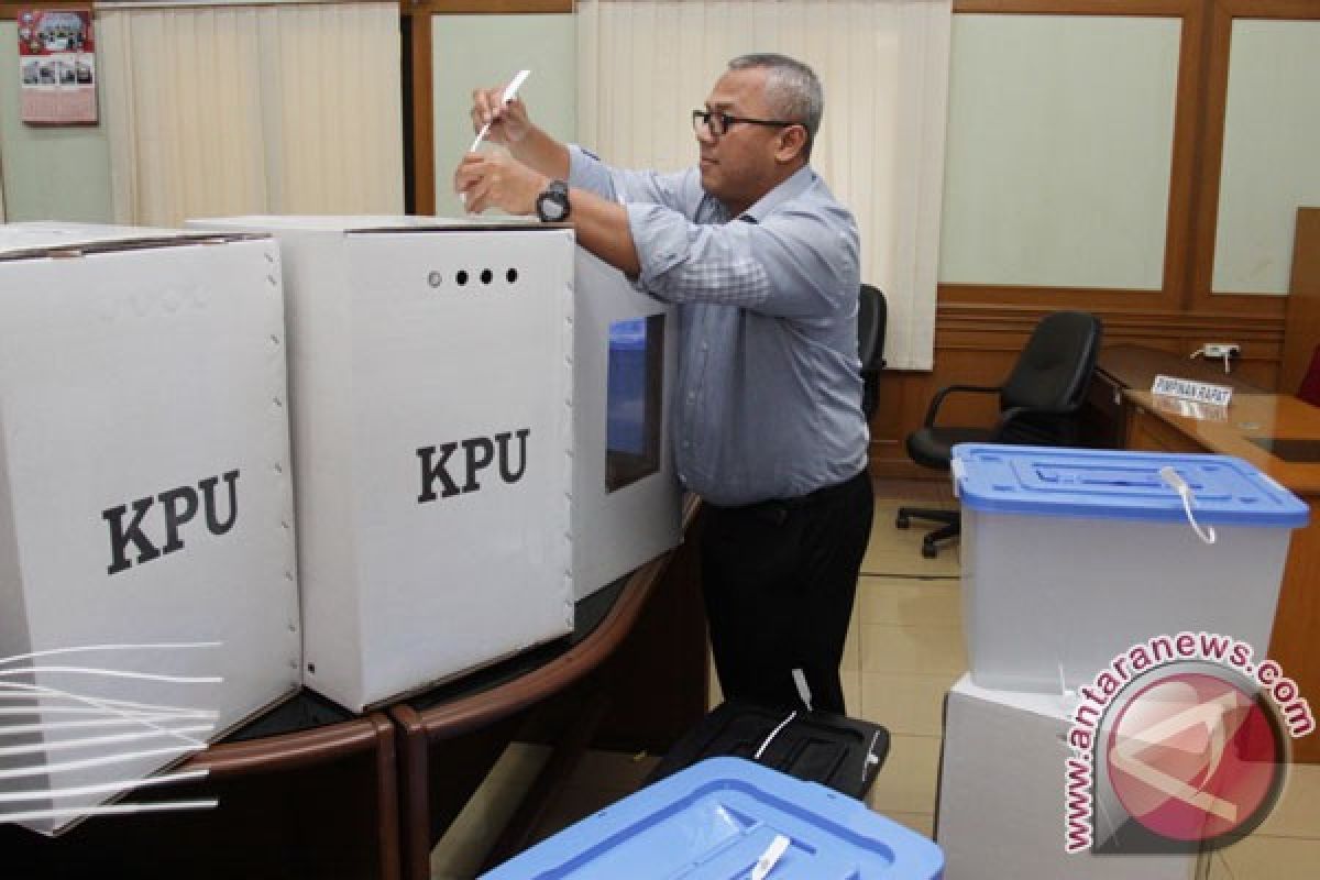 KPU perkenalkan kotak suara transparan untuk pilpres