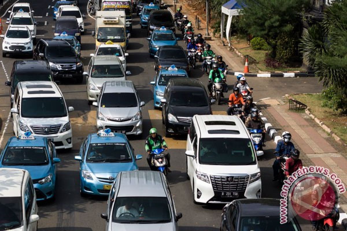 Uji coba pembatasan sepeda motor Sudirman-Thamrin ditunda