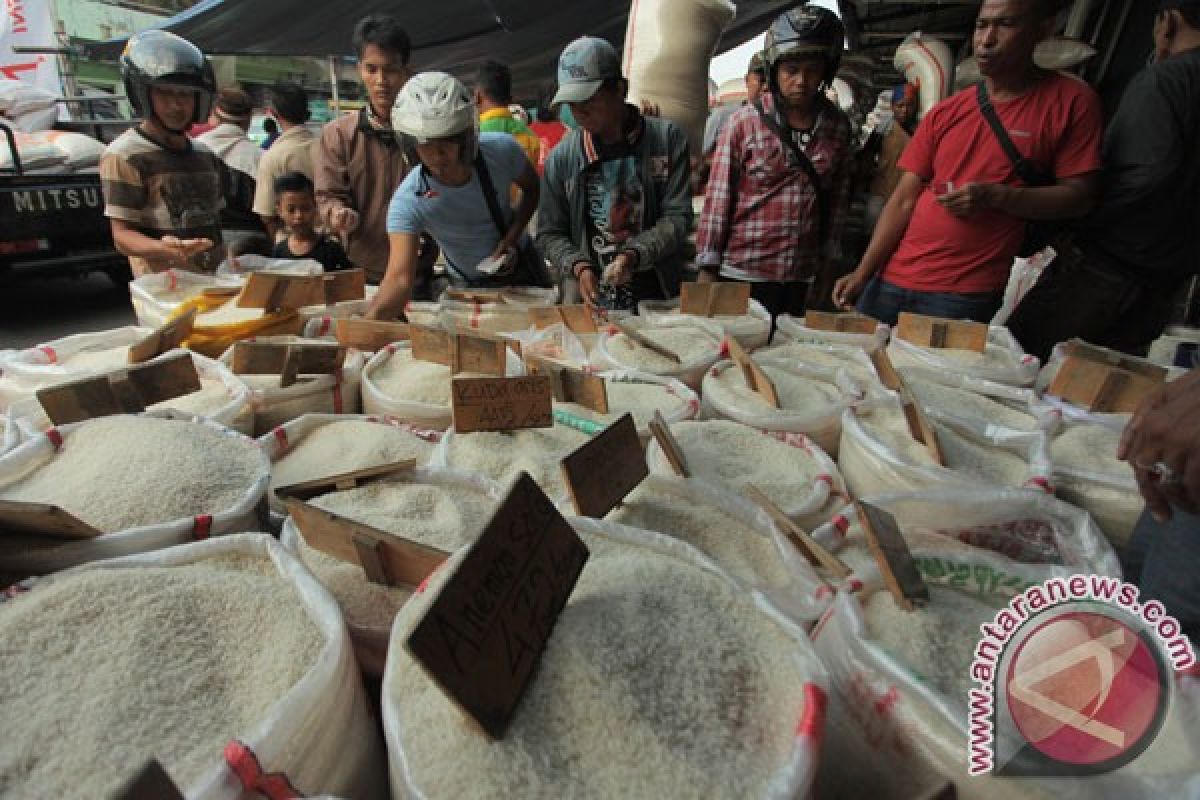 Pedagang beras Cipinang keluhkan HET