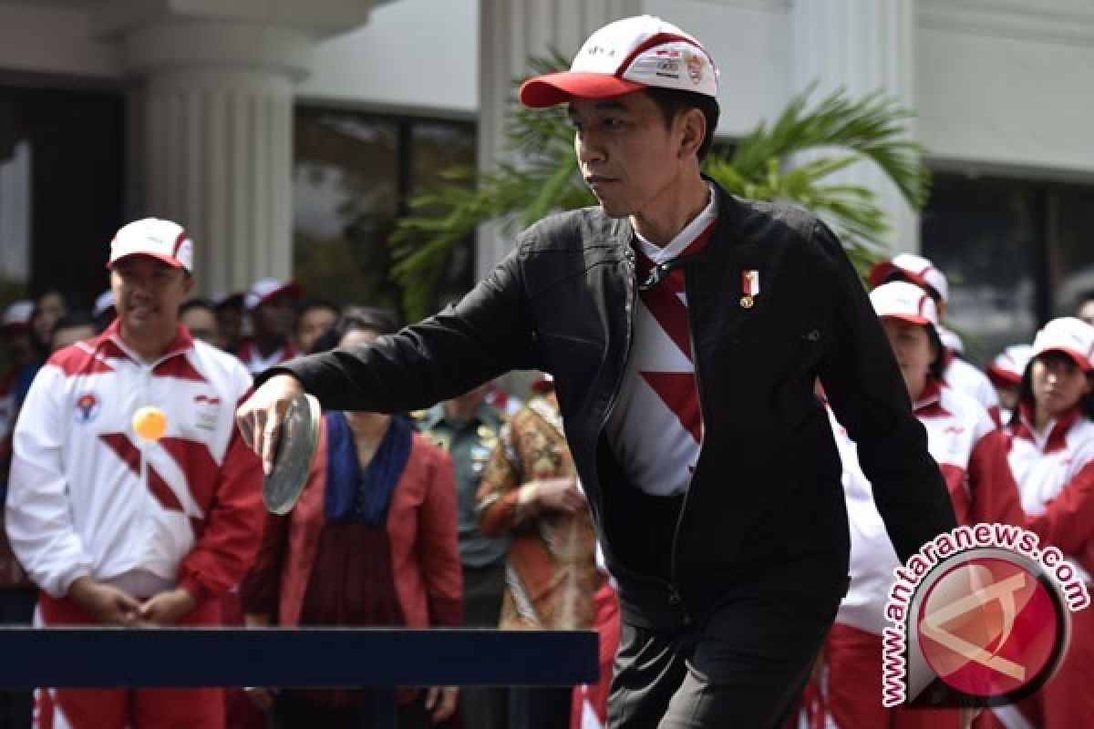 Presiden Tanding Tenis Meja Melawan Susy Susanti