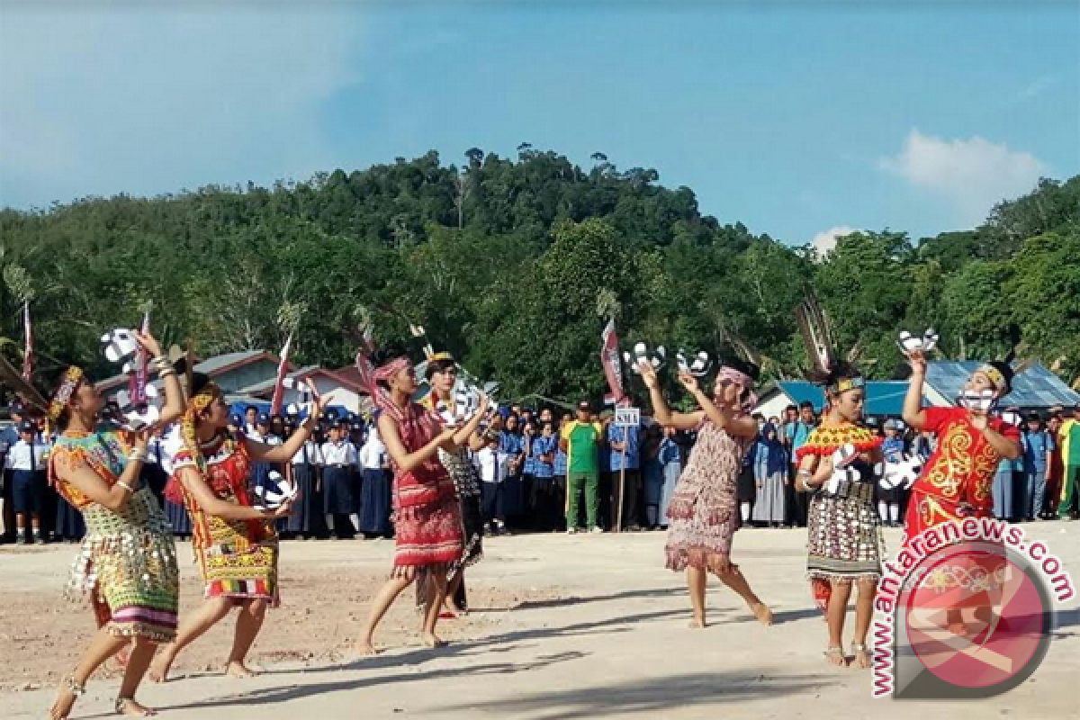 Tarian nusantara pukau peserta HUT Kemerdekaan di perbatasan