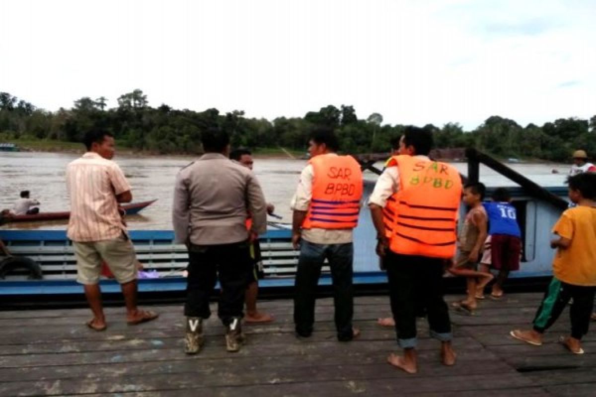 Tim Masih Cari Pedagang Bensin yang Tenggelam di Sungai Barito