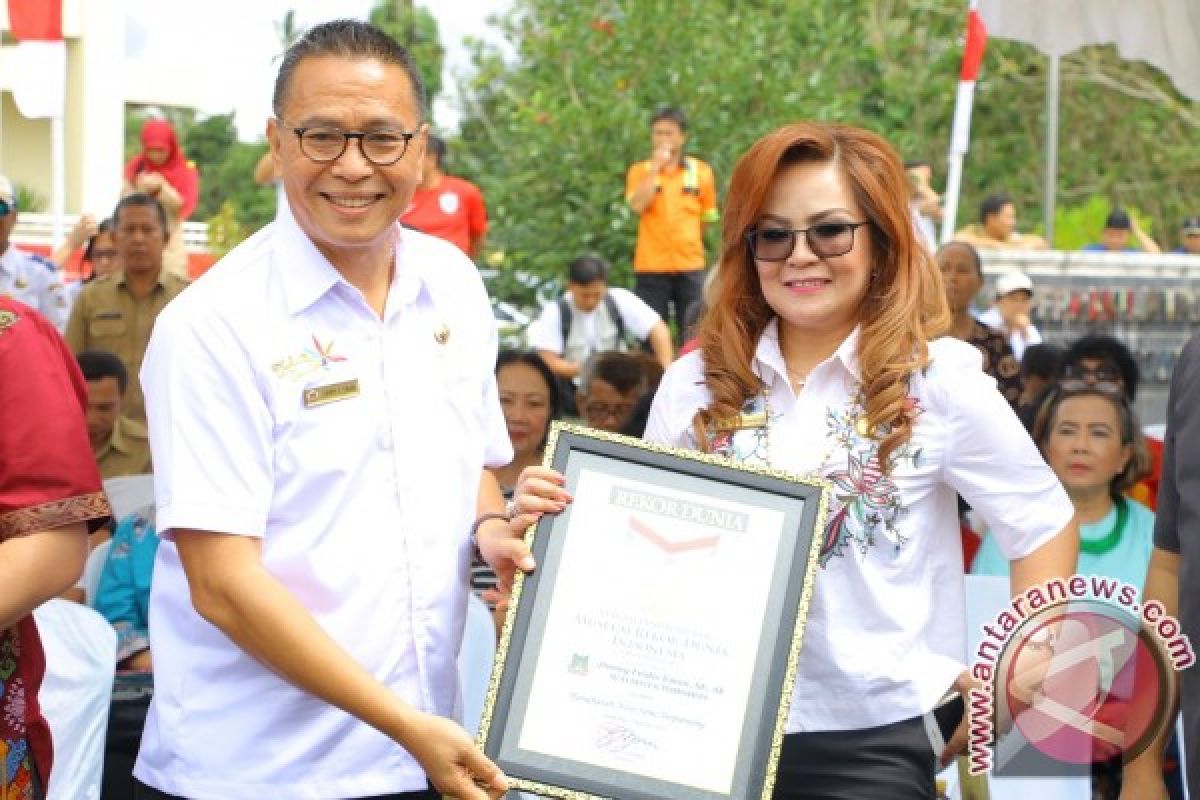 MURI Catat Rekor "Nasi Jahe" Terpanjang Kota Tomohon