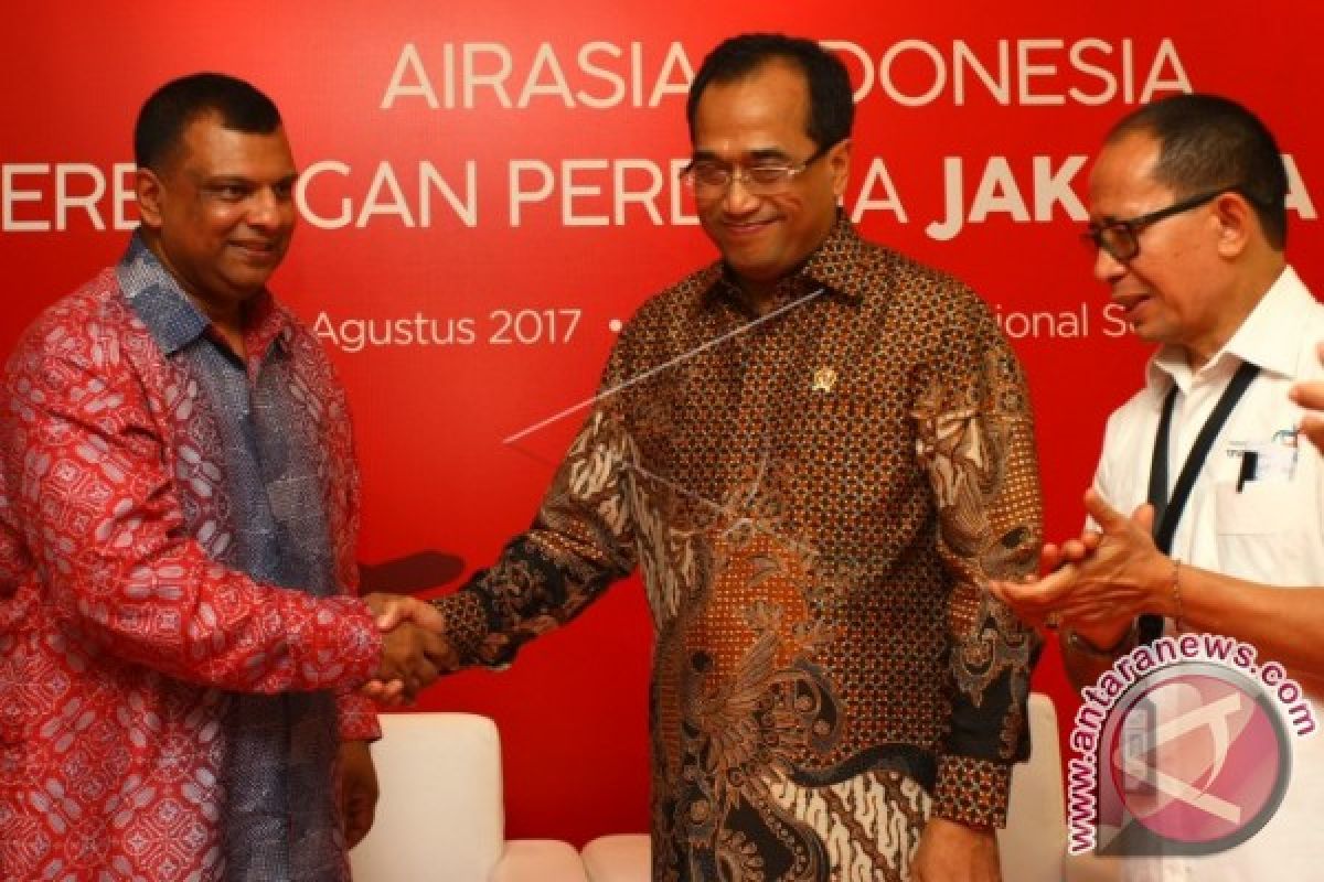 Semarak! Penerbangan Perdana AirAsia Indonesia Makau-Jakarta