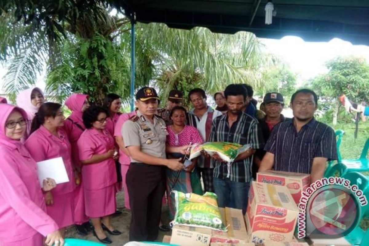 Polres Tanjungbalai Salurkan Bantuan Kebakaran