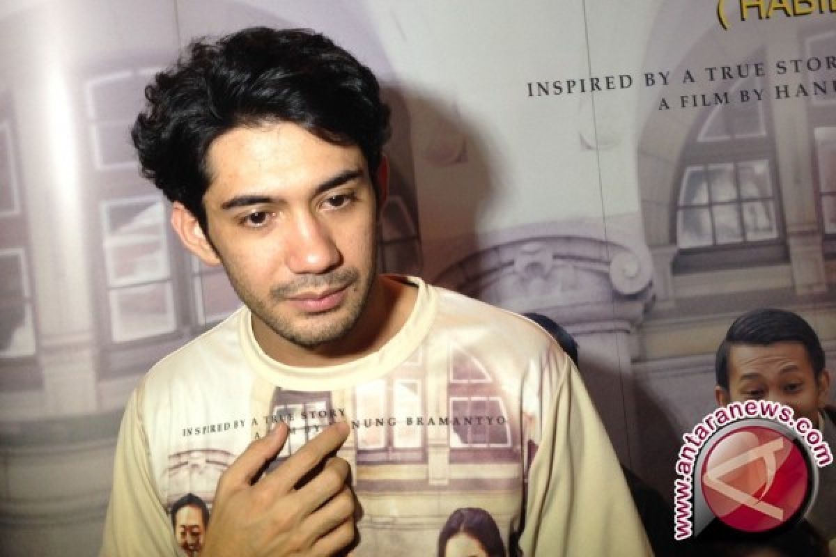 Reza Rahadian bicara soal honor