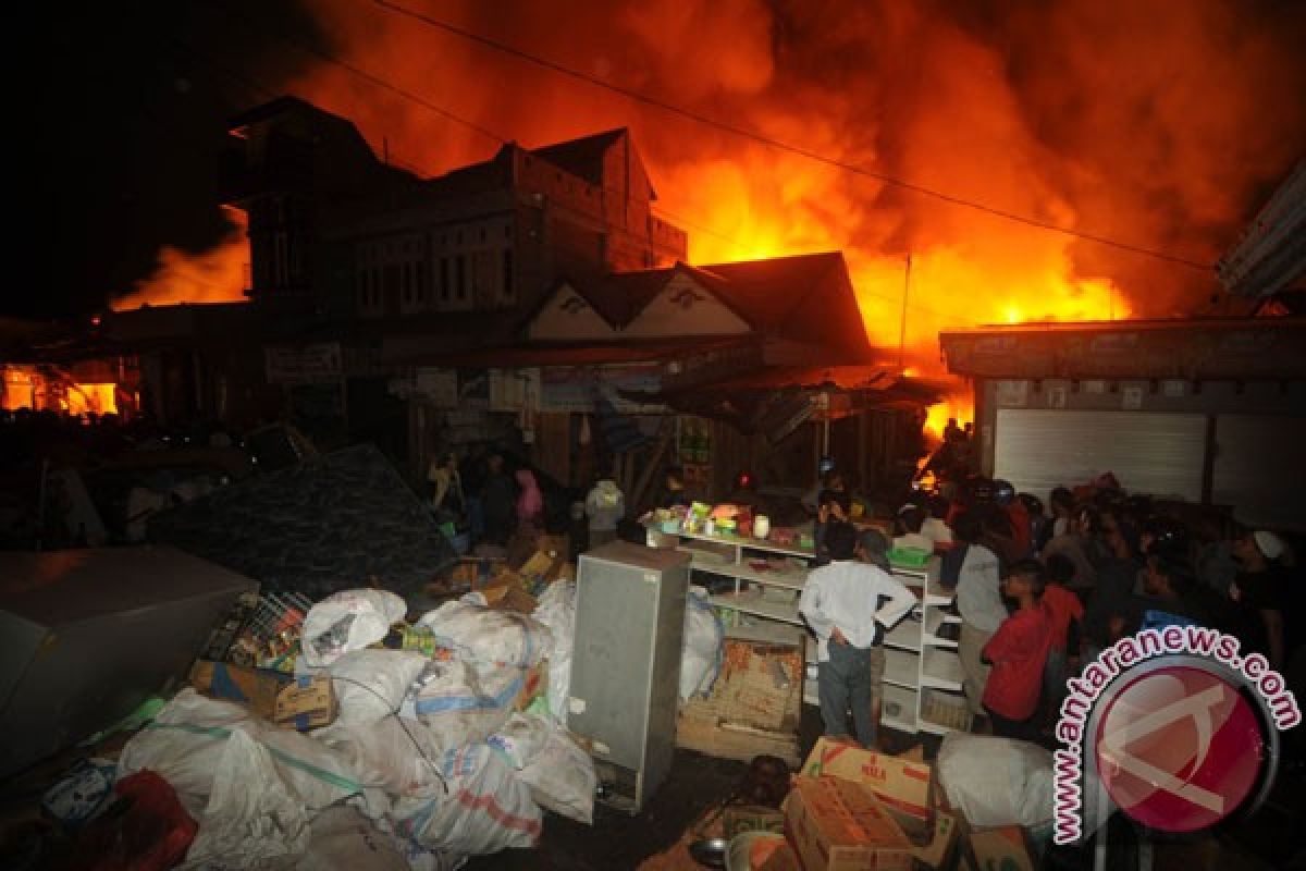 Pasar Kaliwungu Kendal terbakar